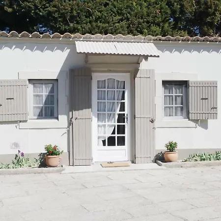 Mas Grimaud - Gite- Studio Et Chambres D'Hotes Familiales Eygalieres  Exterior photo