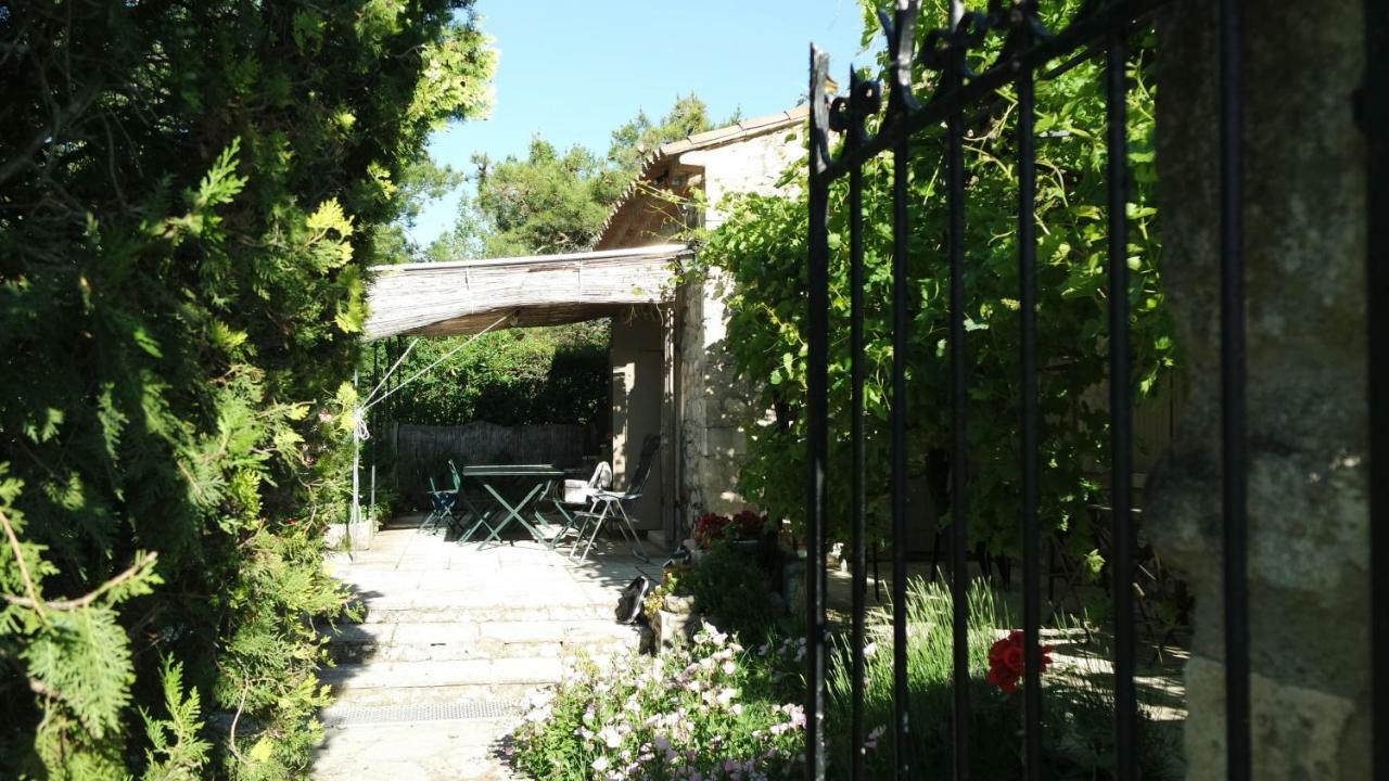 Bed & Breakfast Mas Grimaud - Gite- Et D'hotes Familiales Eygalieres (Bouches-du-Rhone)