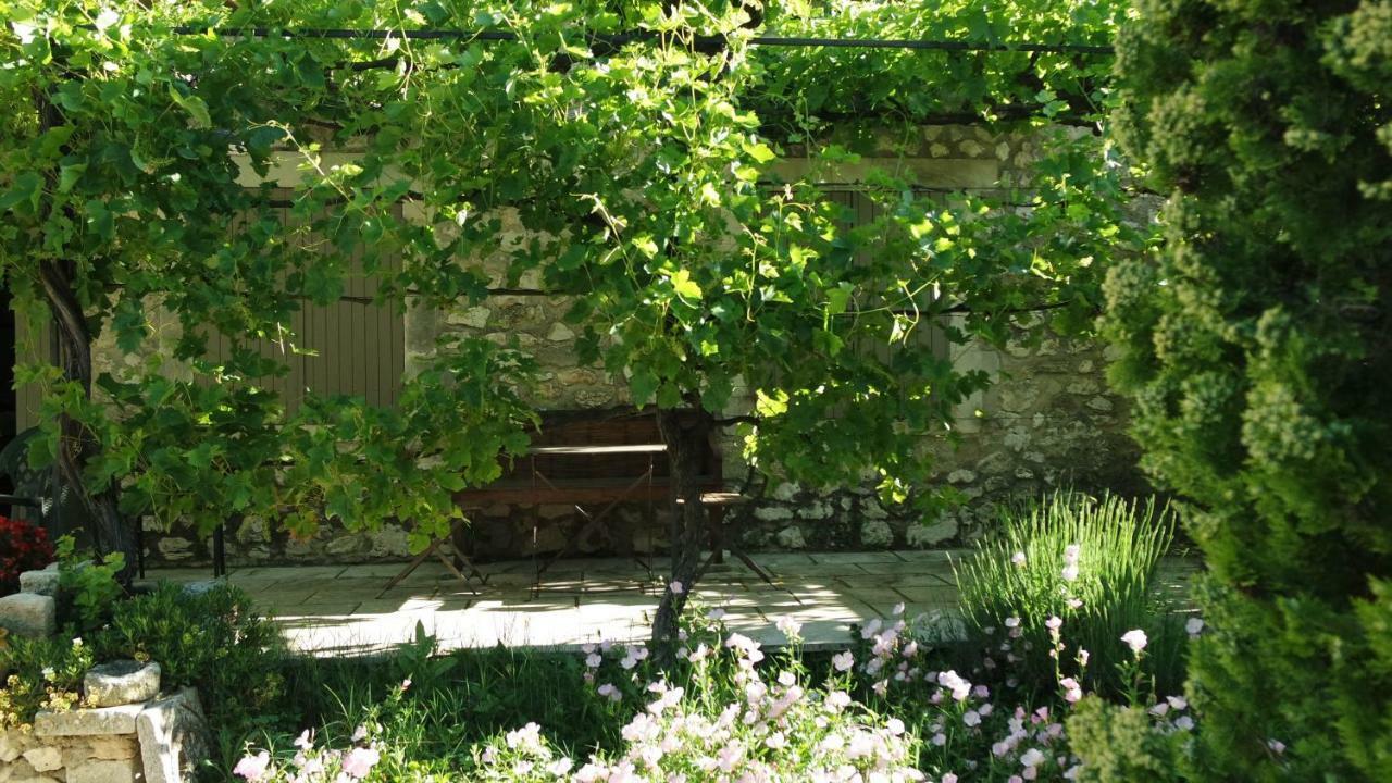 Mas Grimaud - Gite- Et D'hotes Familiales * Eygalieres (Bouches-du-Rhone)